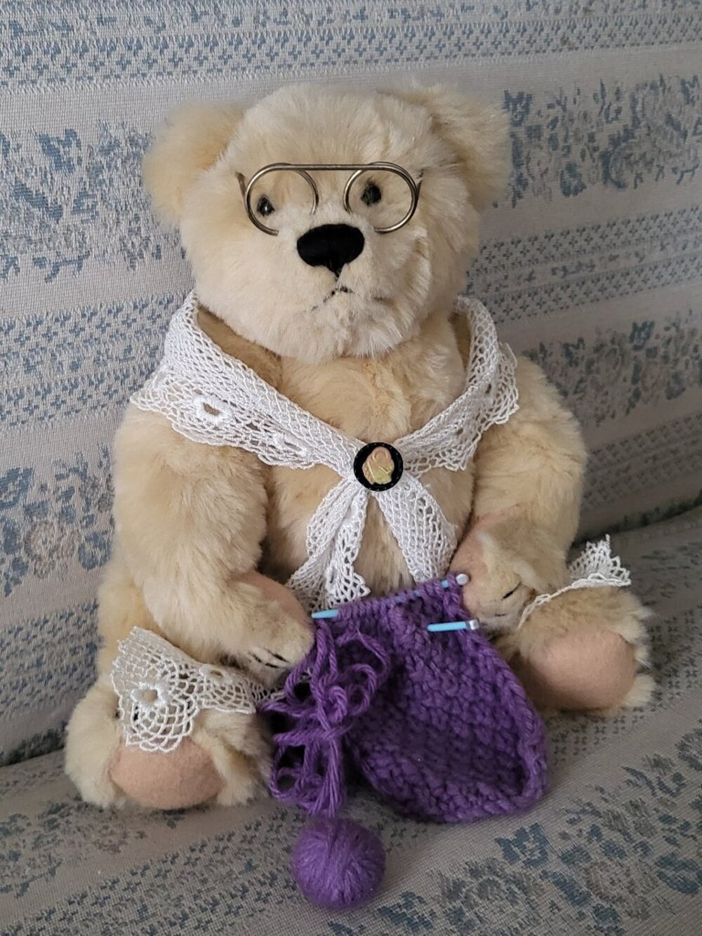 Vintage 1996 Ashton Drake Galleries Gallery Teddy Bears Knitting Grandma MINT